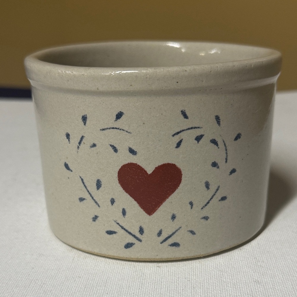 Robinson Ransbottom Pottery USA 1 Pint Low Crock Jar Red Heart Blue Leaves